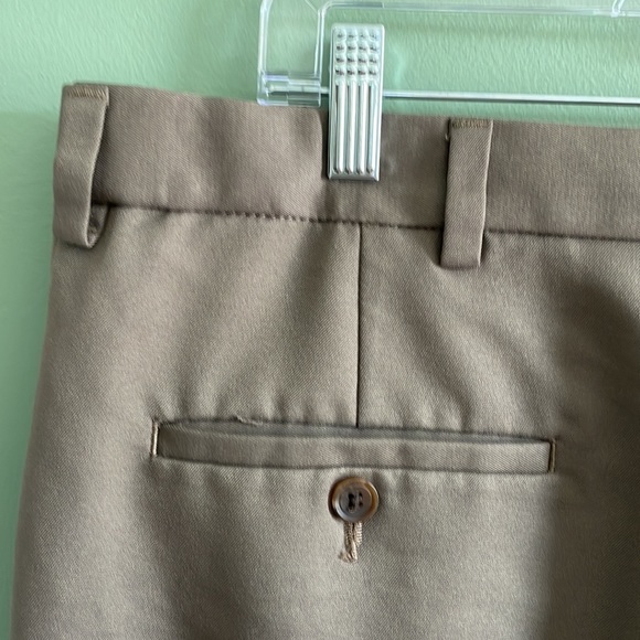 HAGGAR clothing – classic fit – cool 18 – men’s slacks – size 40 x 30 - dark tan - Picture 8 of 8